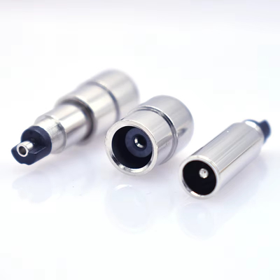 DC Plug và Jack Adapter để sạc và kết nối